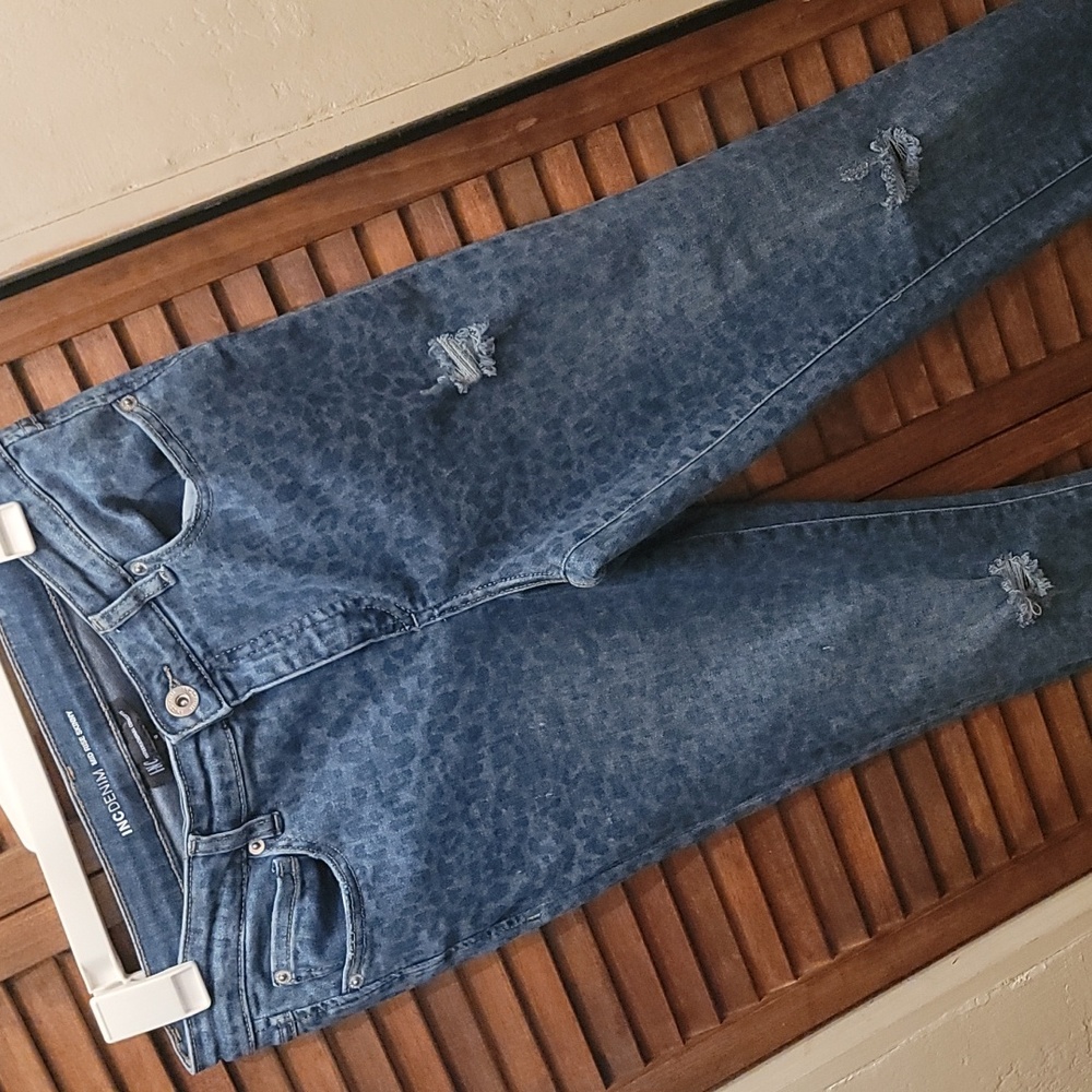 International Concepts cheetah print blue jeans